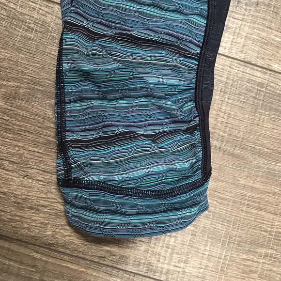 Lululemon Crop | Size 4 - Picture 8 of 8